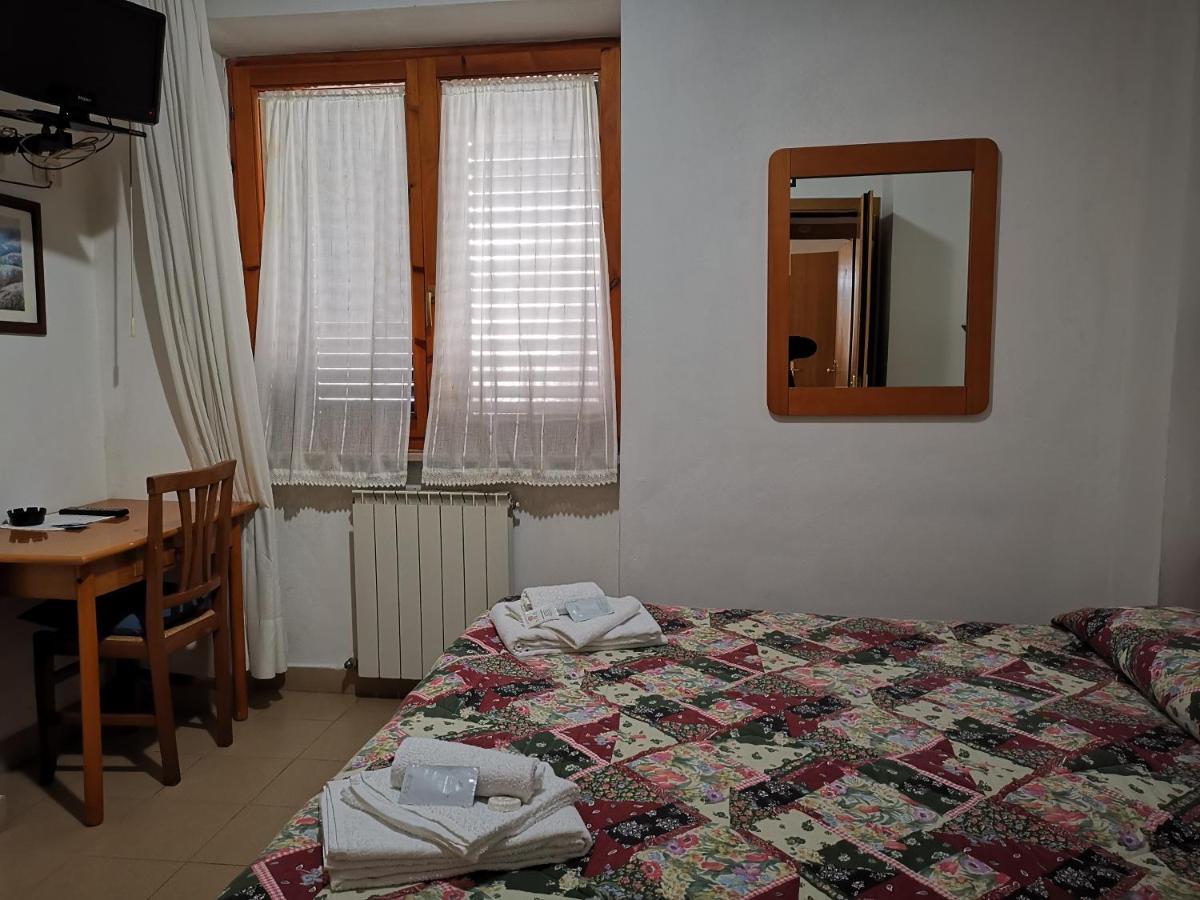 Osteria Dei Locandieri Аббадія-Сан-Сальваторе Екстер'єр фото